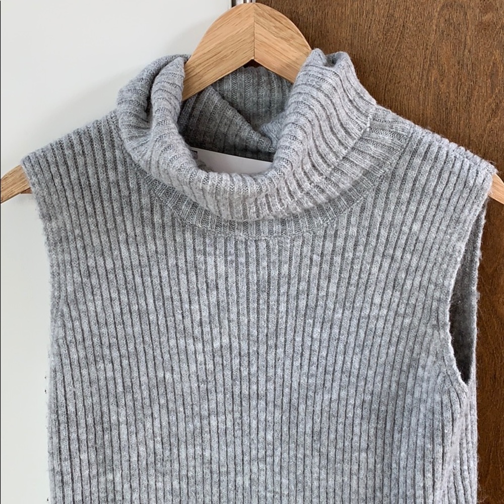 3/$30 Dex long grey side slit tunic
